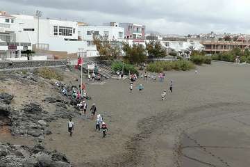 Una doble limpieza de playas para celebrar el Día del Medio Ambiente (Foto TA)