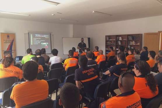 Primera sesión en Telde del curso sobre seguridad en incendios forestales (Foto TA)