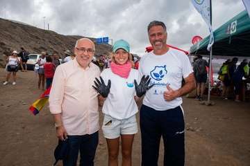 Limpieza de la playa de la Condesa, en la costa de Jinámar (Foto TA)