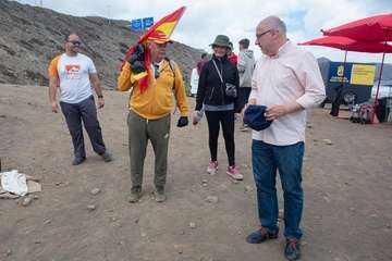 Limpieza de la playa de la Condesa, en la costa de Jinámar (Foto TA)