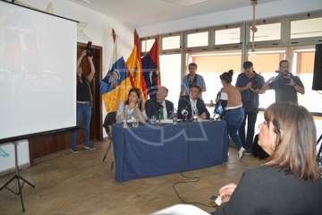 Telde acoge el acto de entrega de las Banderas Azules a los municipios canarios (Foto TA)