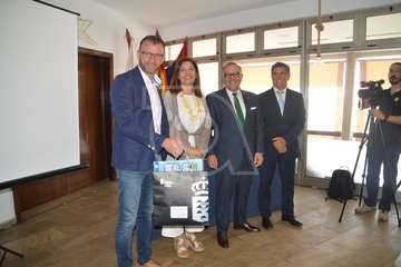 Telde acoge el acto de entrega de las Banderas Azules a los municipios canarios (Foto TA)