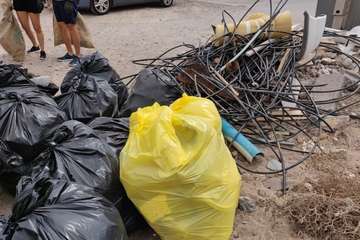 Voluntarios de la ONG Oceans4Life limpian el litoral de Tufia y Aguadulce (Foto TA)