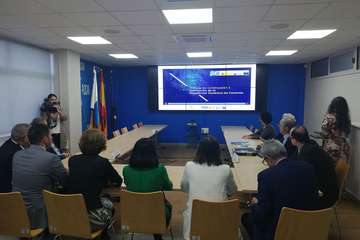 Reyes Maroto valora el potencial en economía azul de Plocan (Foto Acfi Press y TA)