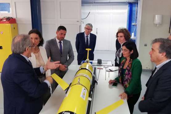 Reyes Maroto valora el potencial en economía azul de Plocan (Foto Acfi Press y TA)