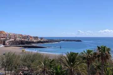 La idílica y triste postal de la costa teldense (Foto Antonio Rico)