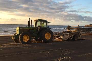 La cribadora, de nuevo en las playas de Telde (Foto TA)