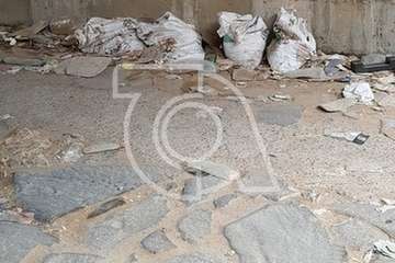 Basura y escombros acumulados en el canal del barranquillo de Ojos de Garza  y labores de limpieza acometidas este sábado por un grupo de teldenses (Foto TA)