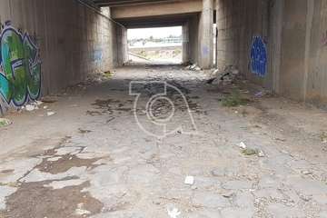 Basura y escombros acumulados en el canal del barranquillo de Ojos de Garza  y labores de limpieza acometidas este sábado por un grupo de teldenses (Foto TA)