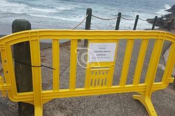 Cierre de los accesos a las playas de Telde para evitar aglomeraciones en los arenales  (Foto TA)