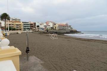 Cierre de los accesos a las playas de Telde para evitar aglomeraciones en los arenales  (Foto TA)