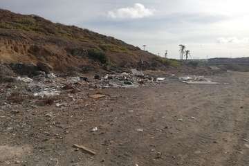 Vertido de escombros y residuos en el Barranco Real de Telde (Foto TA)