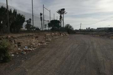 Vertido de escombros y residuos en el Barranco Real de Telde (Foto TA)