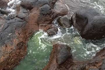 Continúa el vertido de aguas domésticas en los riscos de Taliarte (Foto TA)