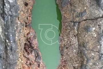 Continúa el vertido de aguas domésticas en los riscos de Taliarte (Foto TA)