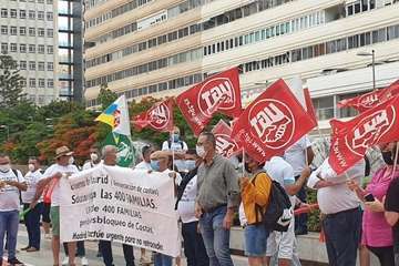 Protestas en la capital grancanaria en contra y a favor de la licencia al hotel Oliva Beach de Fuerteventura (Foto TA y Acfi Press)