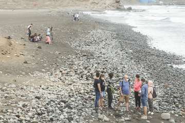 taller de recogida de microplásticas en la costa de Jinámar/Acfi Press/TA.