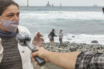 taller de recogida de microplásticas en la costa de Jinámar/Acfi Press/TA.