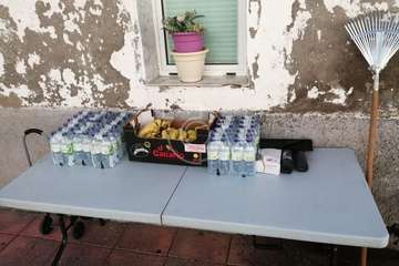 La playa de Ojos de Ojos limpia su entorno/TA.