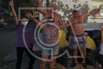 La playa de Ojos de Ojos limpia su entorno/TA.