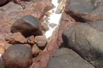 Vertido de aguas residuales en los riscos de Taliarte a través  de un colector de aguas pluviales/TA.