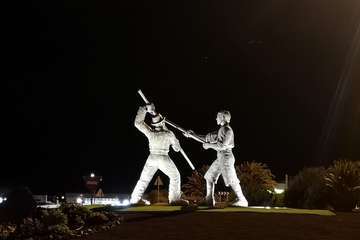 Inauguración de la iluminación de la escultura conocida popularmente como Juego del Palo/TA.