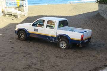 Una raya mantelina aparece muerta en la orilla de la playa de Salinetas/TA.