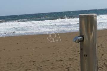 El mar se embravece por Navidad en la costa de Telde/TA.