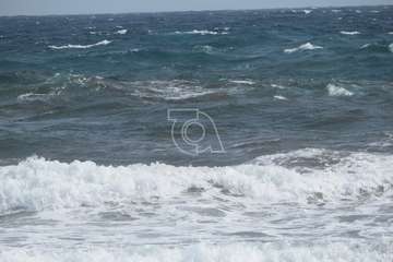 El mar se embravece por Navidad en la costa de Telde/TA.