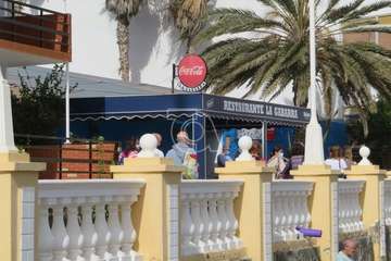 El mar se embravece por Navidad en la costa de Telde/TA.