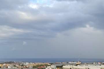  Telde se empapa con las primeras lluvias y el agua comienza a correr por sus barranquillos/TA.