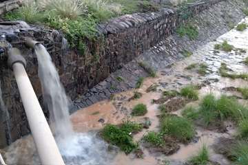 Desbordamiento de la red de aguas fecales en Ojos de Garza/Francisco José Mejías.