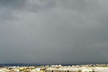  Telde se empapa con las primeras lluvias y el agua comienza a correr por sus barranquillos/TA.