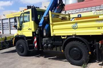 El vehículo especial Unimog en las instalaciones del parque zonal de bomberos de La Garita-Telde/TA.