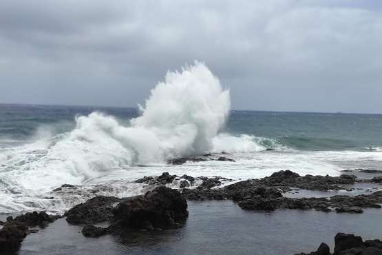 Oleaje en la costa de Telde/TA.