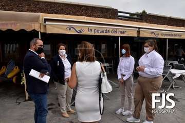 Izado de la bandera azul en Melenara/TA.