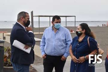 Izado de la bandera azul en Melenara/TA.