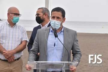 Izado de la bandera azul en Melenara/TA.