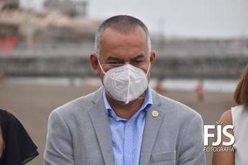 Izado de la bandera azul en Melenara/TA.