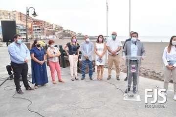 Izado de la bandera azul en Melenara/TA.