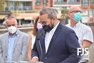Izado de la bandera azul en Melenara/TA.