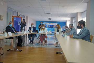 Gobierno de Canarias y Estado anuncian En Telde una hoja de ruta para el desarrollo de las energías del mar/TA y Acfi Press.