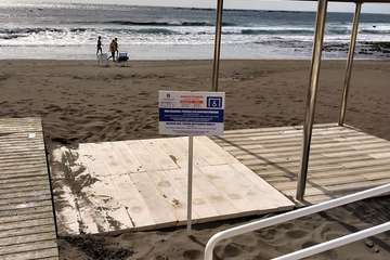  Playas instala nuevas pasarelas en las cuatro calas con bandera azul de Telde/TA.