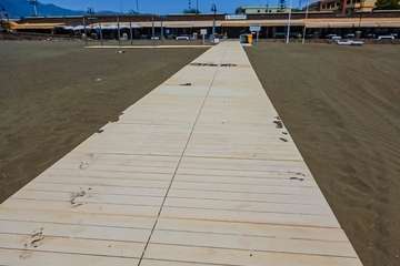  Playas instala nuevas pasarelas en las cuatro calas con bandera azul de Telde/TA.