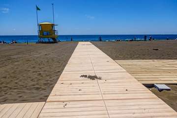  Playas instala nuevas pasarelas en las cuatro calas con bandera azul de Telde/TA.