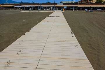  Playas instala nuevas pasarelas en las cuatro calas con bandera azul de Telde/TA.