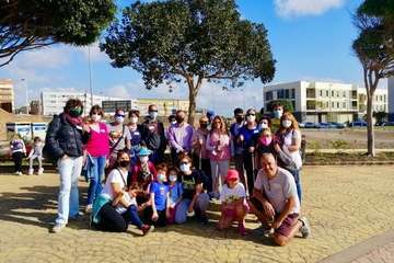 Pequeña plantación de especies canarias en la urbanización La Vega/TA.