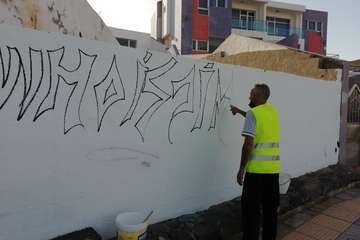 Reparación de los daños a cartelería turística y pintadas en paredes de La Garita/TA.