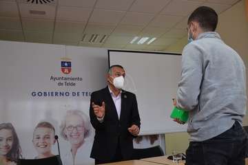 Presentación del plan estratégico para usar agua depurada para el riego de las zonas verdes públicas/TA.