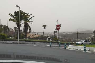 La calima entra con fuerza y reduce la visibilidad en Telde/Antonio Rico, Jesús Ruiz Mesa y TA.